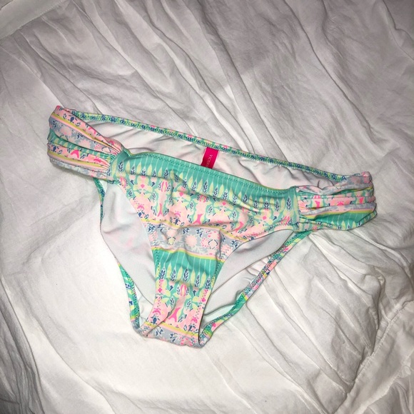 Victoria’s Secret Bikini - Picture 4 of 7